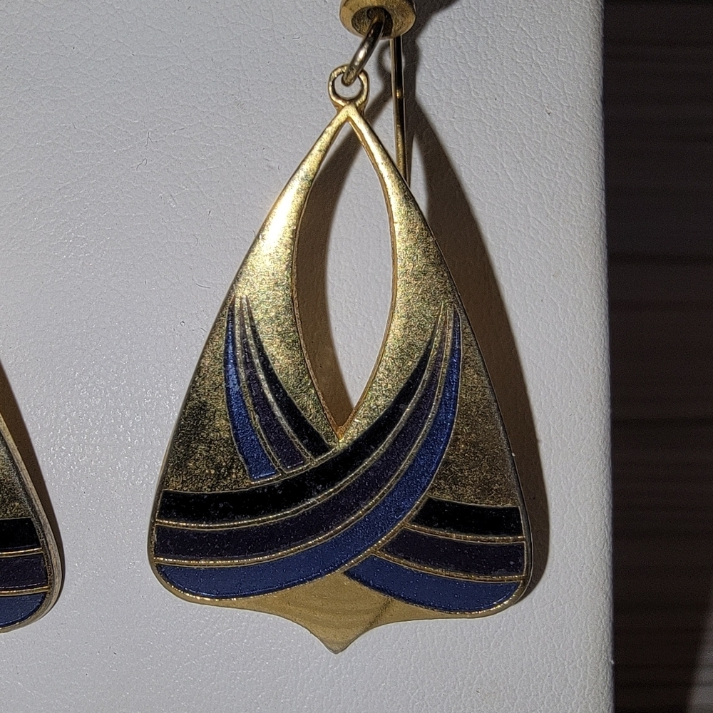 D15 Vintage Gold-tone & Purple Pierced Dangle Earrings - Picture 2 of 3